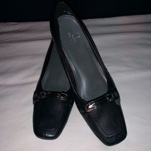 Life Stride Black Low Heal